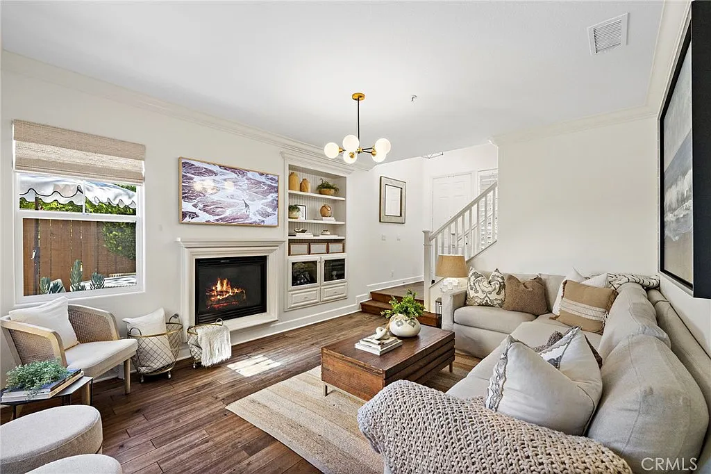 3 bed, 2.5 bath, 1581 sqft, $5,000 — Photo 4