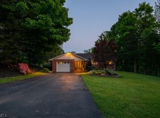 8 Valley Dr, Glenwood, NJ 07418