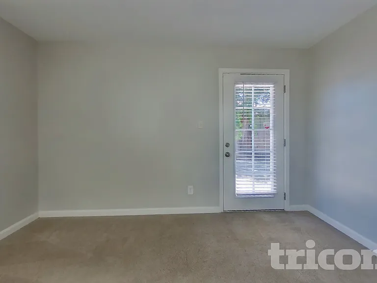 5041 Whittier Dr — Photo 7