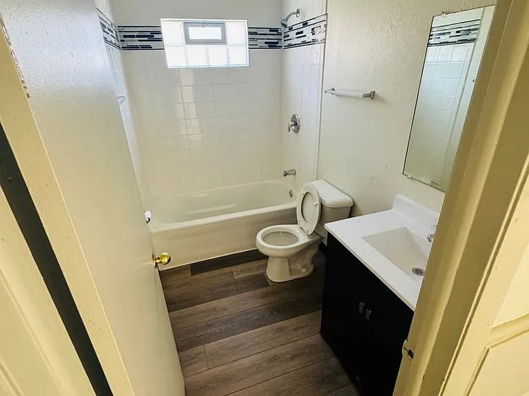 Pine Point Apartments — Photo 5