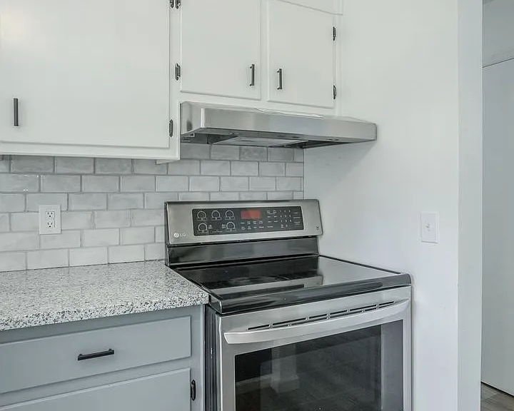 1364 Meadowood Dr — Photo 7