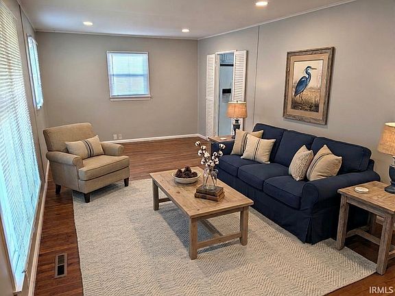 4th image of 1619 Logan Ave