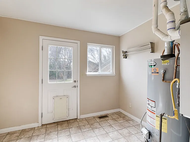 2960 S Apple St — Photo 29