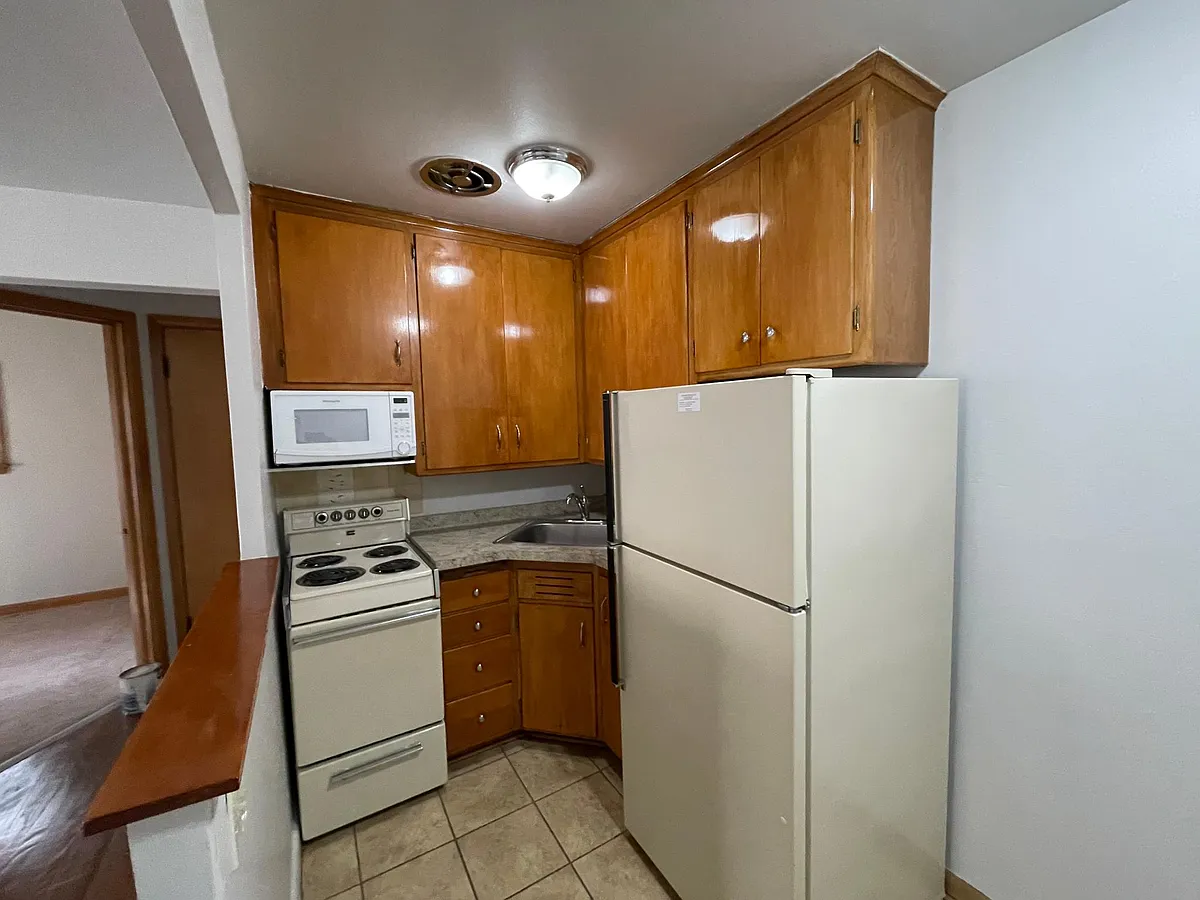 Building Photo - 4820 W Forest Home Ave #1