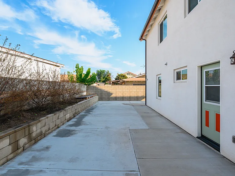 323 W Glendon Way — Photo 20