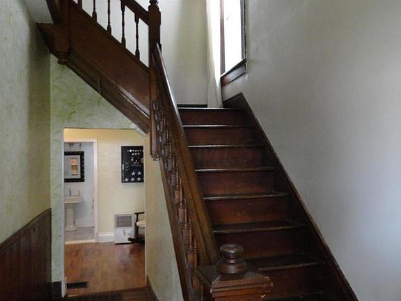 2nd image of 210 N Liberty St #1/2