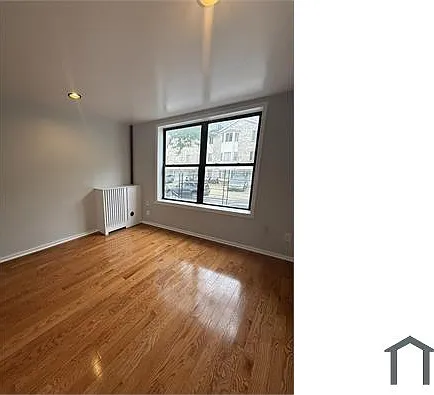 3 bed, 859 sqft, $3,811 — Photo 1