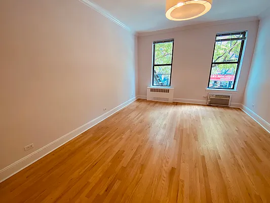 Rented by Metropolis Real Estate of Manhattan | media 16