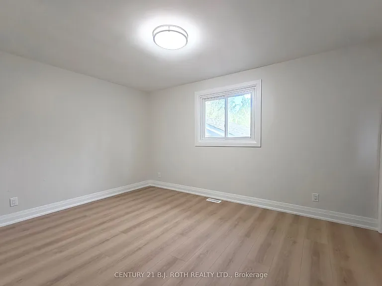 698 Burton Dr — Photo 6