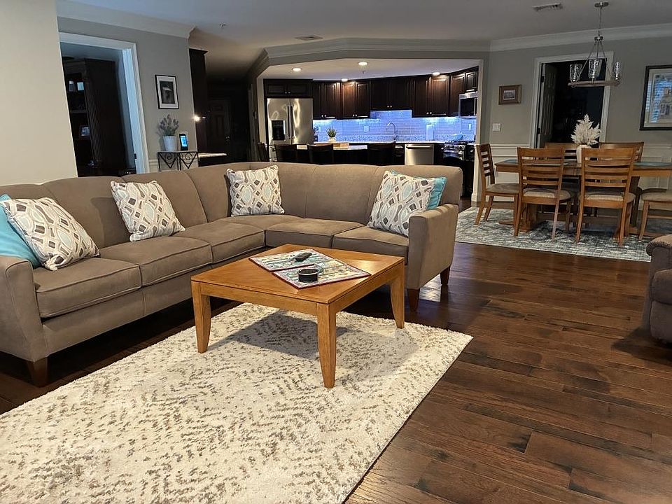 1st image of 5 Sterling Hill Lane #512