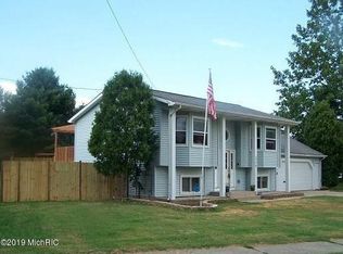 226 Robin Rd, Middleville, MI 49333