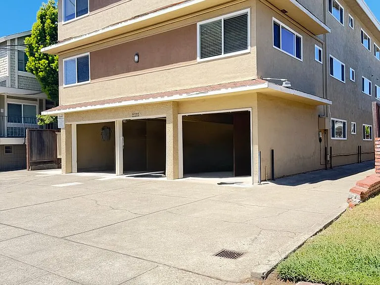 2211 San Antonio Ave — Photo 3