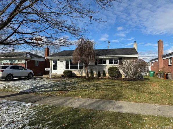 31422 Conway Dr, Westland, MI 48185