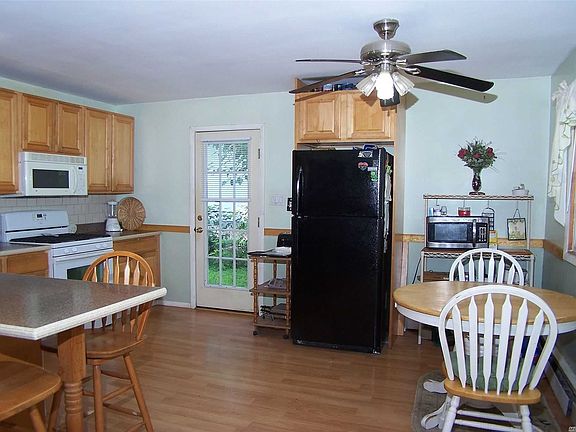 3rd image of 30 Ashwood Dr