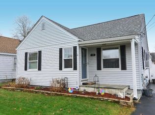 39 Woodbine St, Riverside, RI 02915