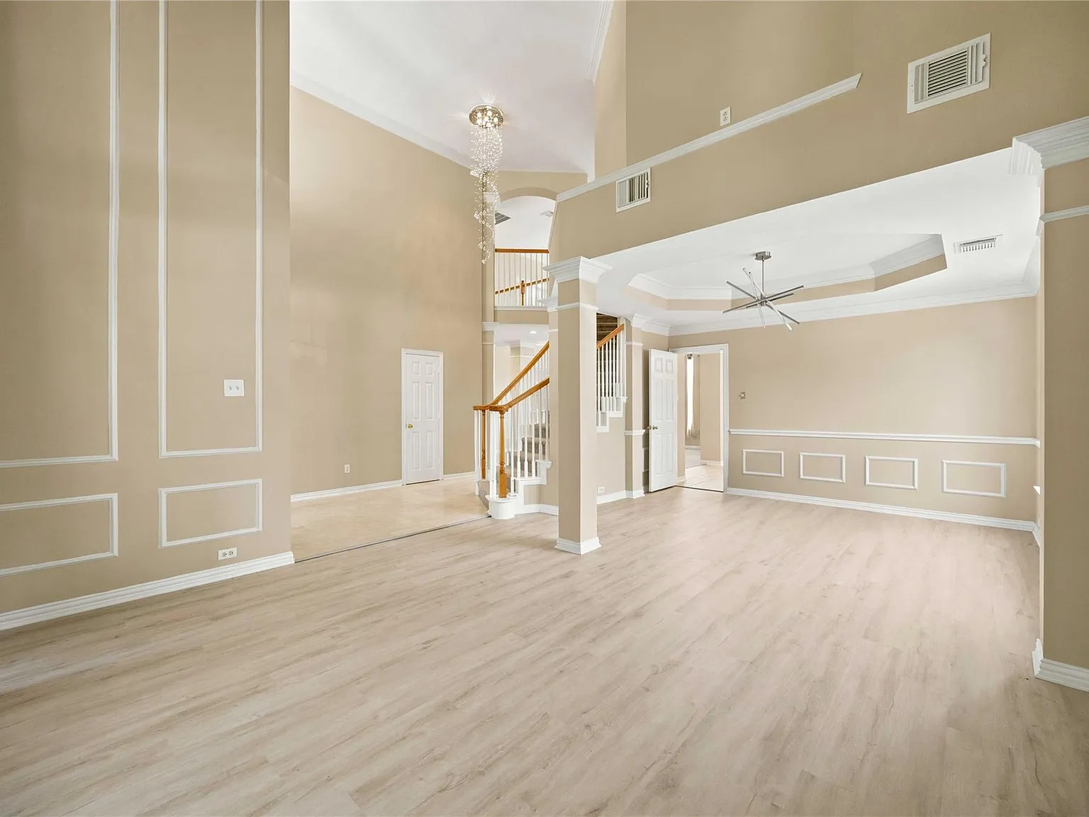 5 bed, 4.0 bath, 4016 sqft, $3,700 — Photo 4