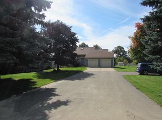 735 W Davison Lake Rd, Oxford, MI 48371