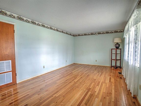 3rd image of 3132 Maryland Cir SE