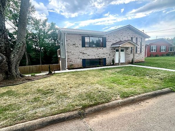 1724 Forest Hills Dr