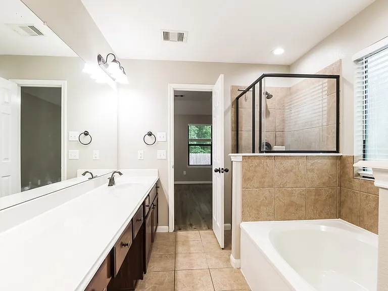 2815 Lexington Park Dr — Photo 11