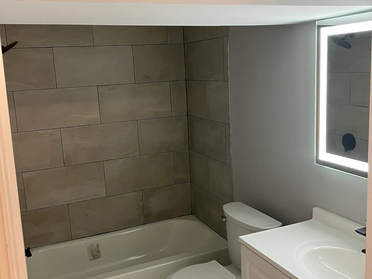 2 bed, 900 sqft, $1,600 — Photo 2