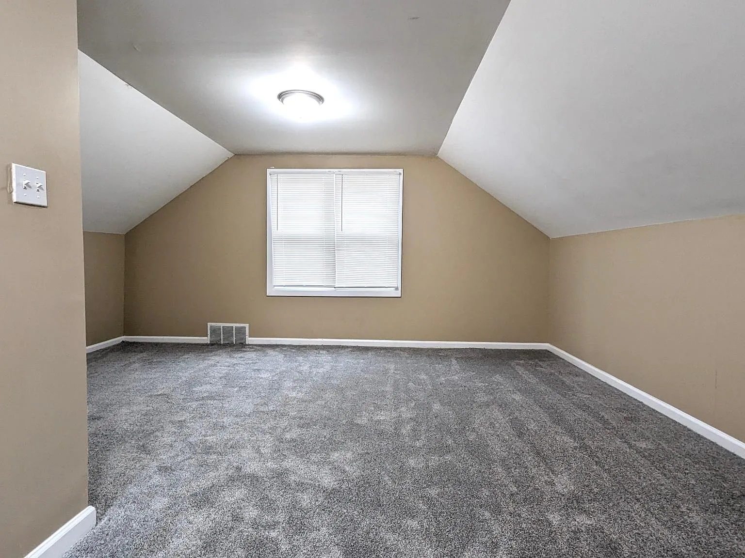 18489 Westmoreland Rd — Photo 2
