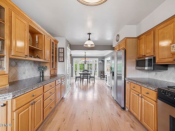 5th image of 83 W Sidlee St