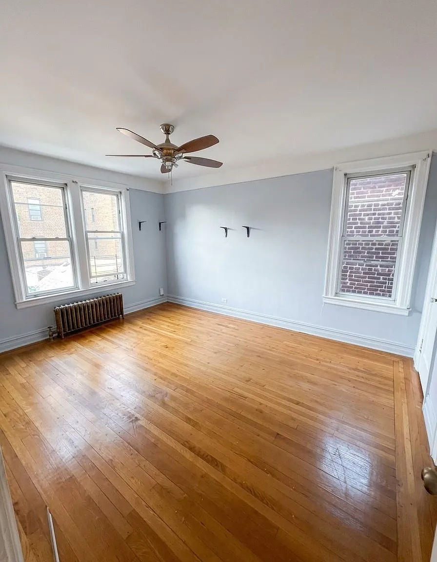 3 bed, 1.0 bath, 2480 sqft, $3,800 — Photo 2