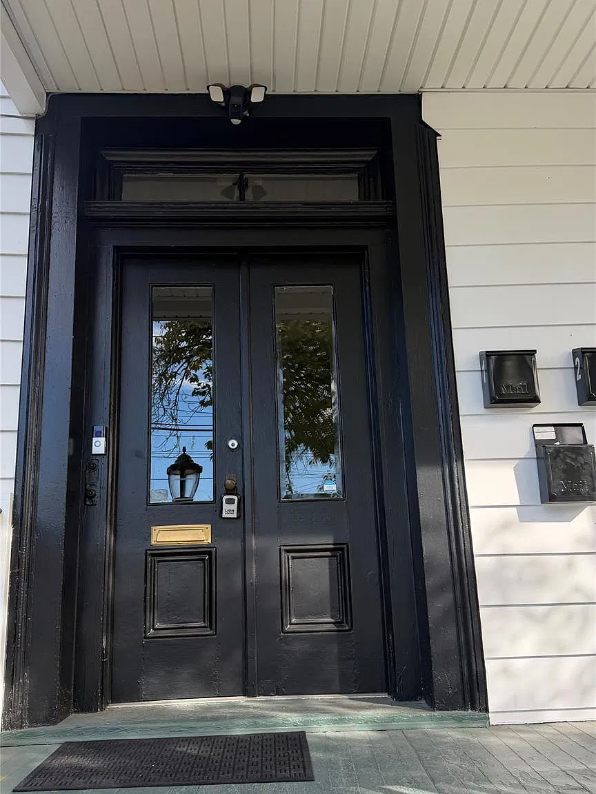 3 bed, 1.0 bath, 2272 sqft, $2,450 — Photo 2