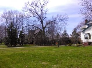640 Som Center Rd, Mayfield Village, OH 44143