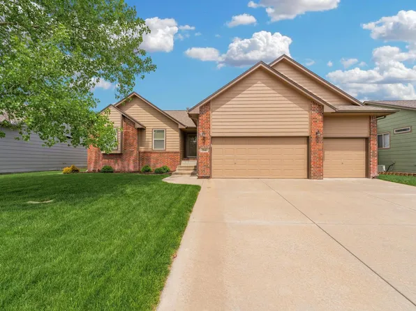 708 E Sprucewood Cir, Valley Center, KS 67147