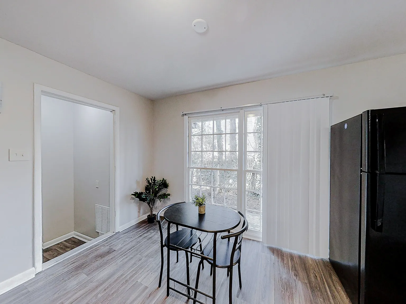 4 bed, 4.0 bath, 1739 sqft, $750 — Photo 3