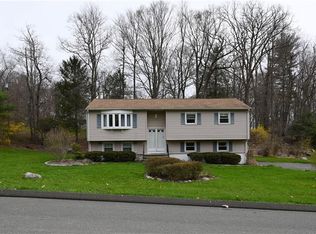 9 Oak Ridge Rd, Bethel, CT 06801