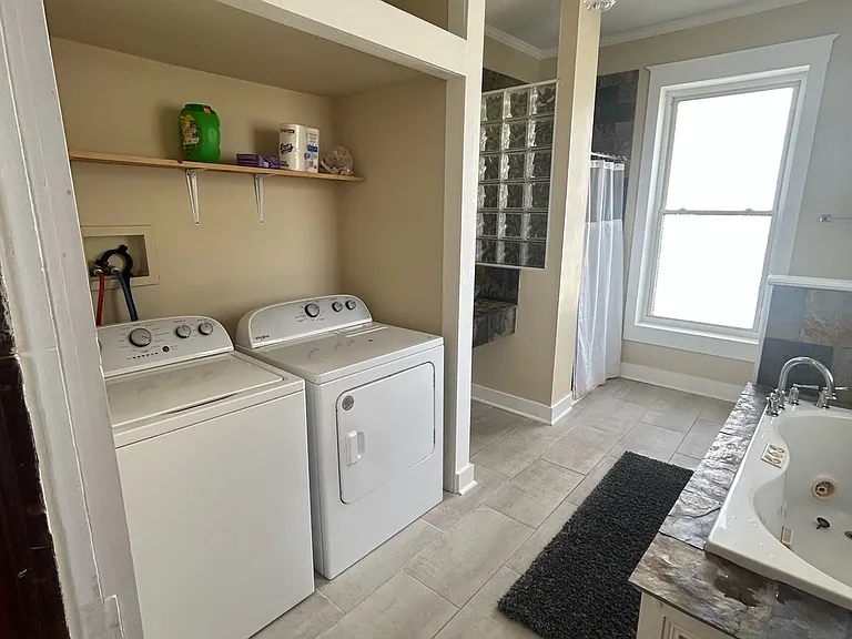 406 E Unaka Ave — Photo 10