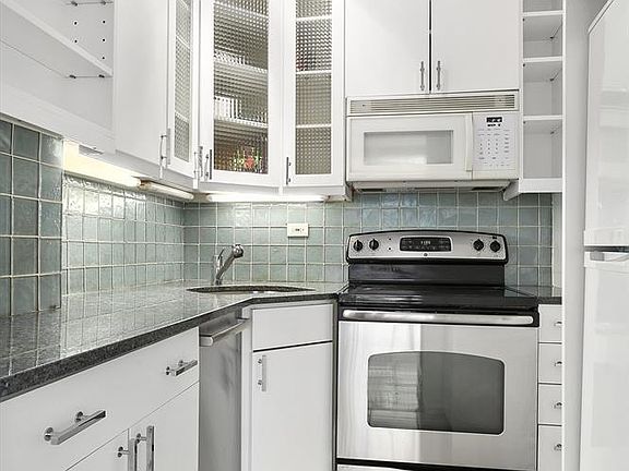 4th image of 230 Central Park W APT 2C