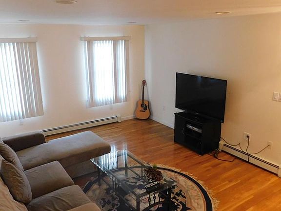 4th image of 19 Lenox Ave