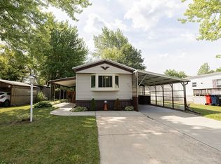 214 Hickory Cir, Elyria, OH 44035