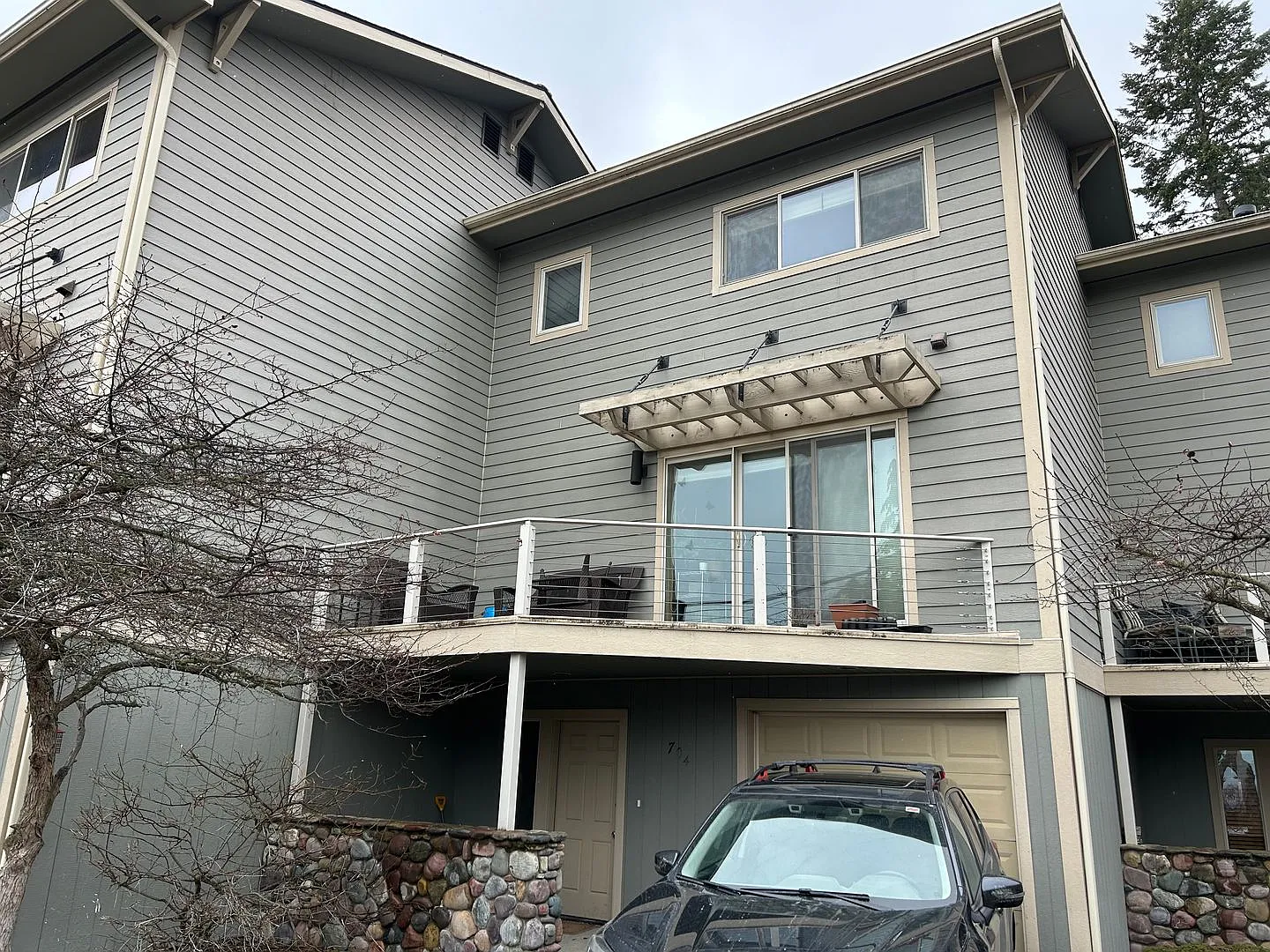 3 bedroom home with deck views of the lake and mountains in Lakeside! — Photo 1