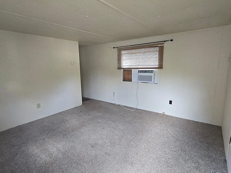 93 Oakwood Cir #8 — Photo 4