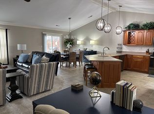 8472 Villa Cir, Sellersburg, IN