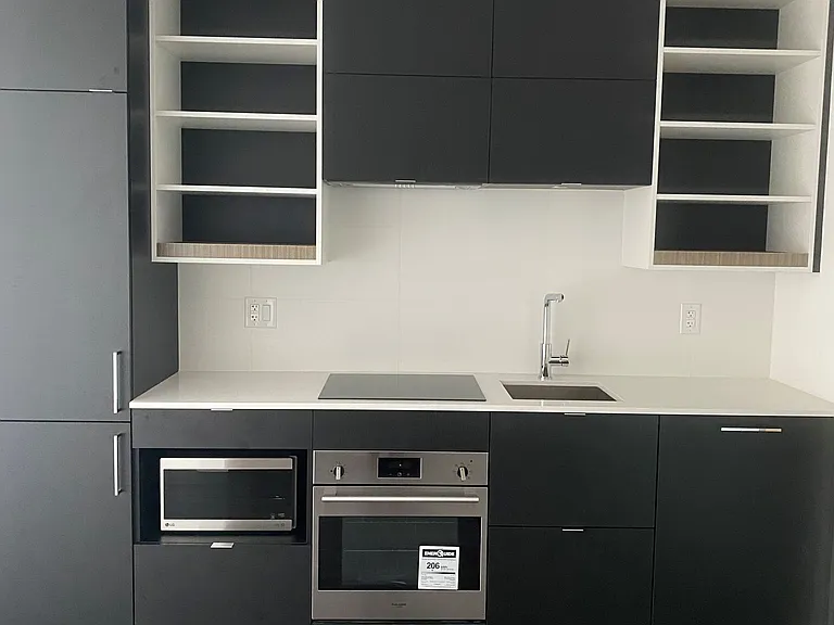 20 Edward St #913 — Photo 5