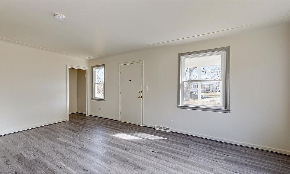 29221 Senator St, photo 4