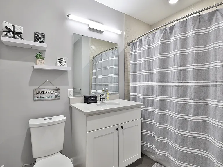 116 W 15th St #2 — Photo 11