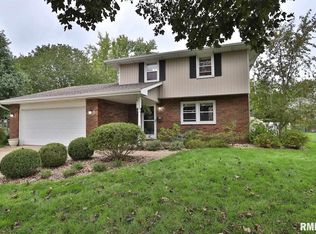 604 Devonshire Rd, Washington, IL 61571