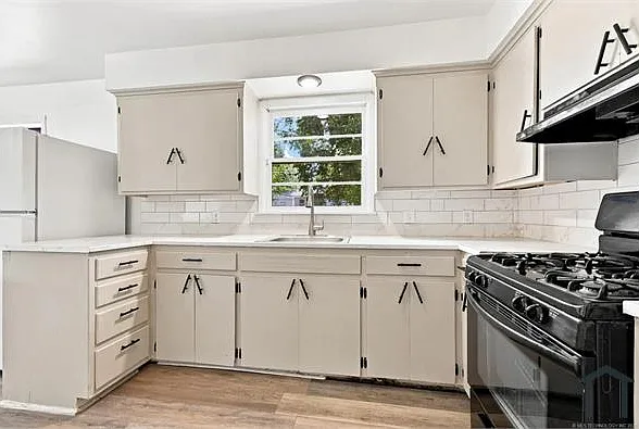 4 bed, 1128 sqft, $1,530 — Photo 2