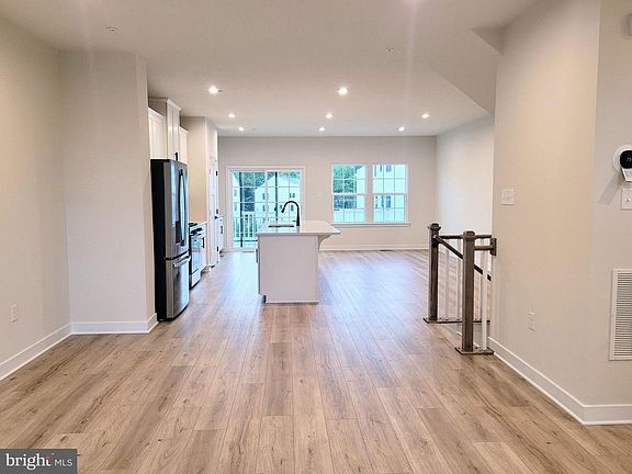 5th image of 205 River Birch Way