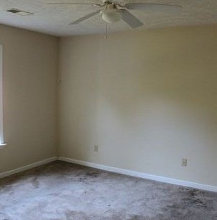4th image of 74 Altamont Dr