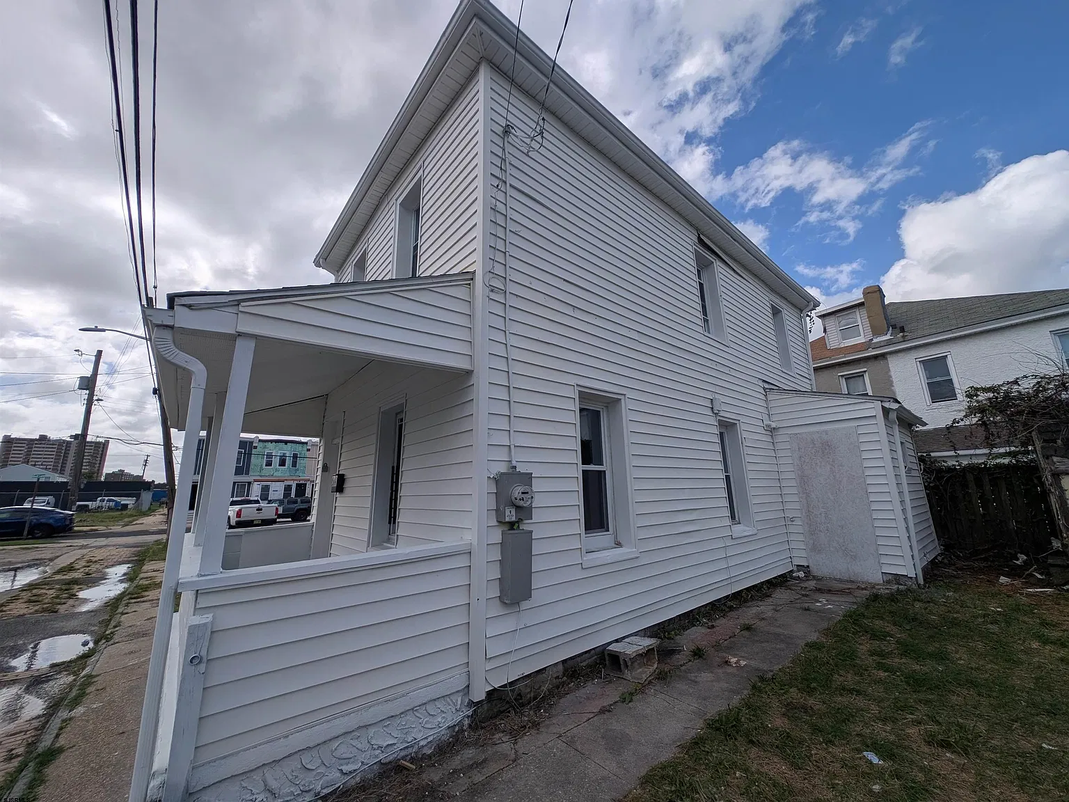 3 bed, 1.0 bath, 1020 sqft, $2,300 — Photo 4