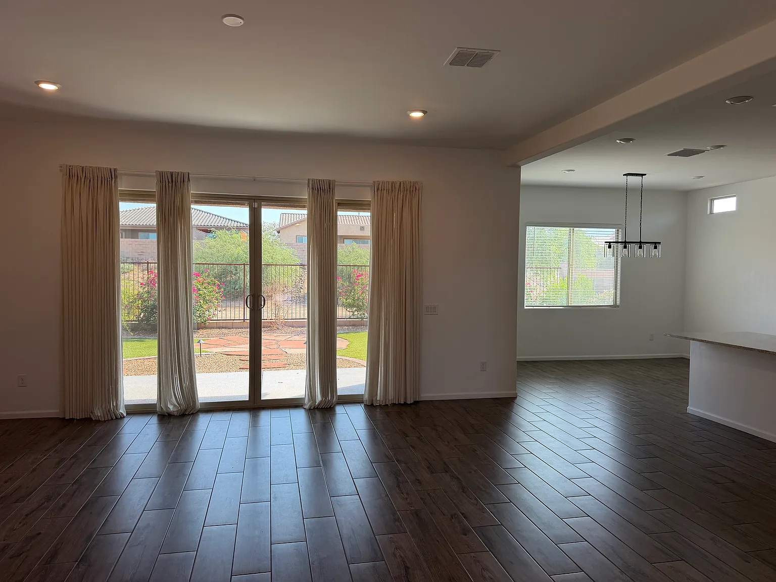 4 bed, 2839 sqft, $3,250 — Photo 3