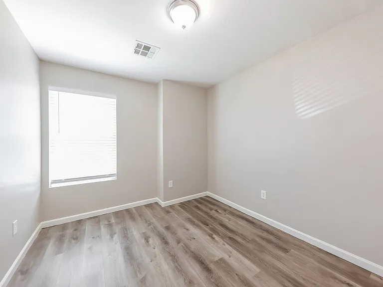 1306 S 119th Dr — Photo 15
